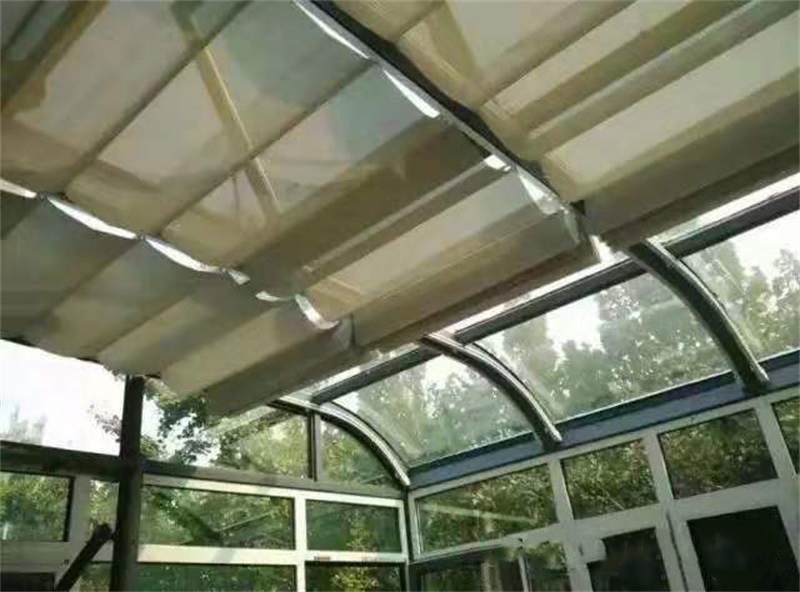 天幕篷和室內(nèi)遮陽(yáng)簾